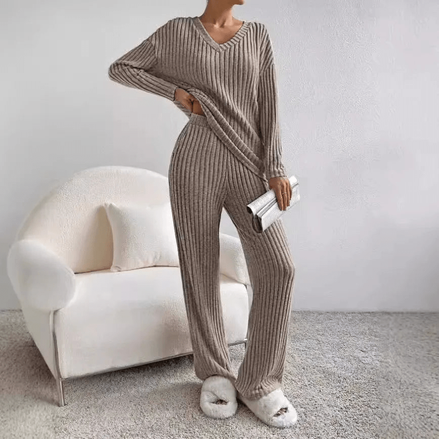 Zwei-Teiliges Geripptes Lounge Set | Bequeme & Stilvolle Damenmode | Sophia